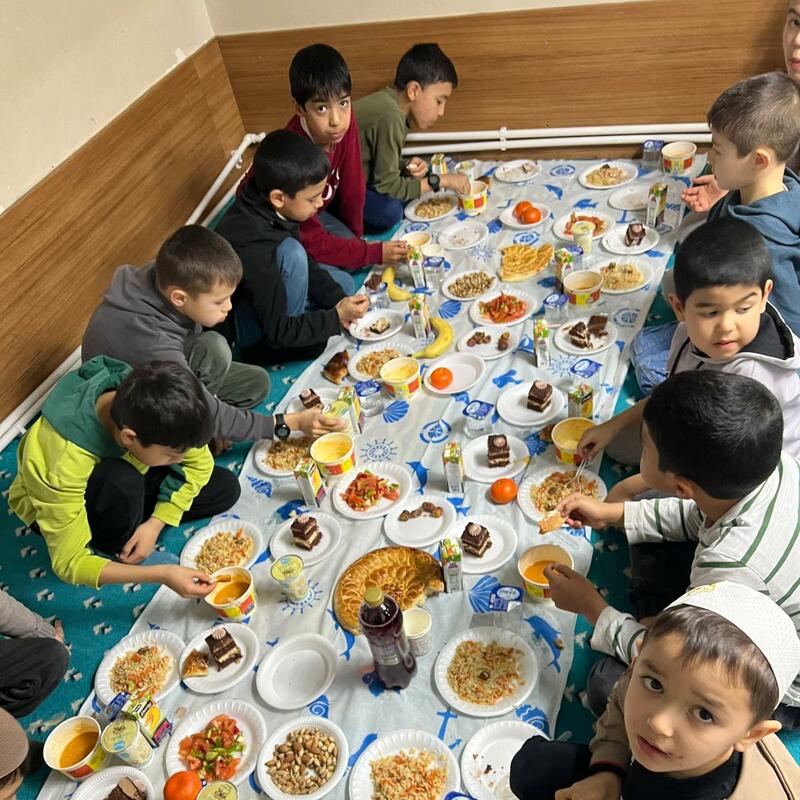 Hafız Çocukların İftar Yemeği